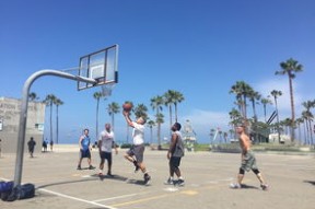 -中国篮球探索智能装备辅助提升投篮精准度，篮球训练辅助工具