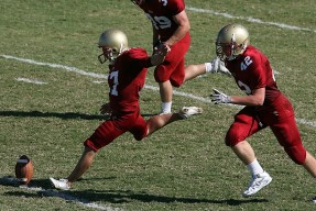 米兰体育-一日英超战报：斯洛特赢球背后，VAR引发质疑声，斯洛克赛2021英锦赛直播