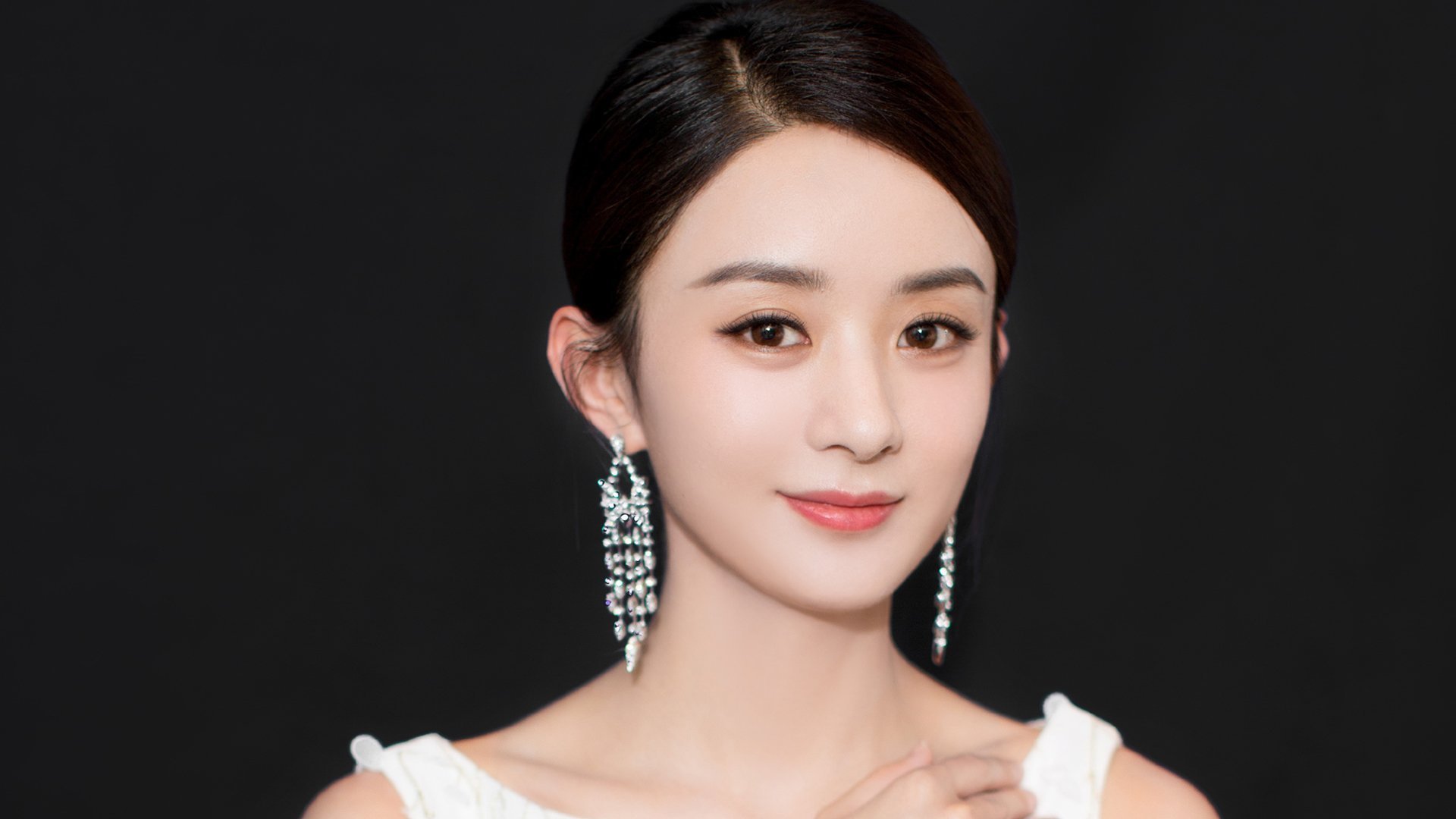 佛罗伦萨保持整体阵型压制对手反扑，佛罗伦萨综合